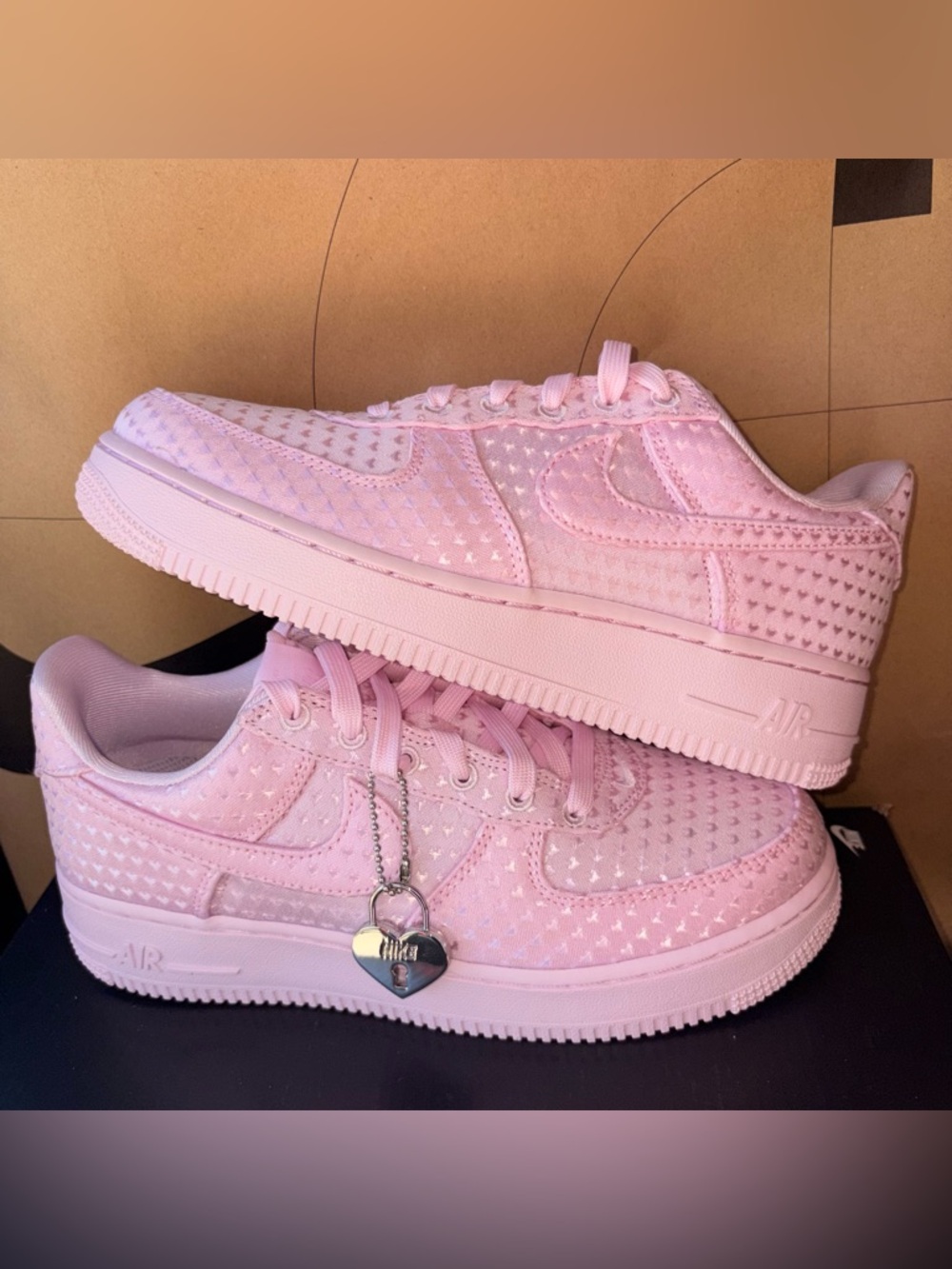 NEW Nike Air Force 1 Low Valentine's Day Pink Foam NBY IQ9965-601 Women Size 7.5 - Picture 2 of 8